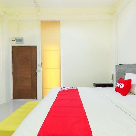 Oyo 412 7 Days Hotel Chiang Mai Buitenkant foto