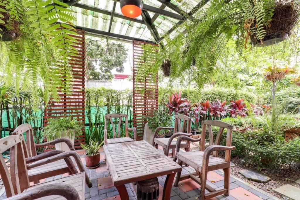 Oyo 412 7 Days Hotel Chiang Mai Buitenkant foto