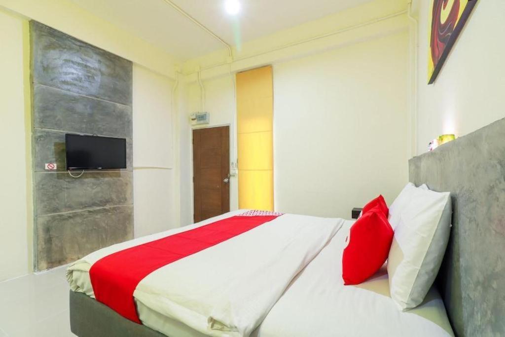 Oyo 412 7 Days Hotel Chiang Mai Buitenkant foto