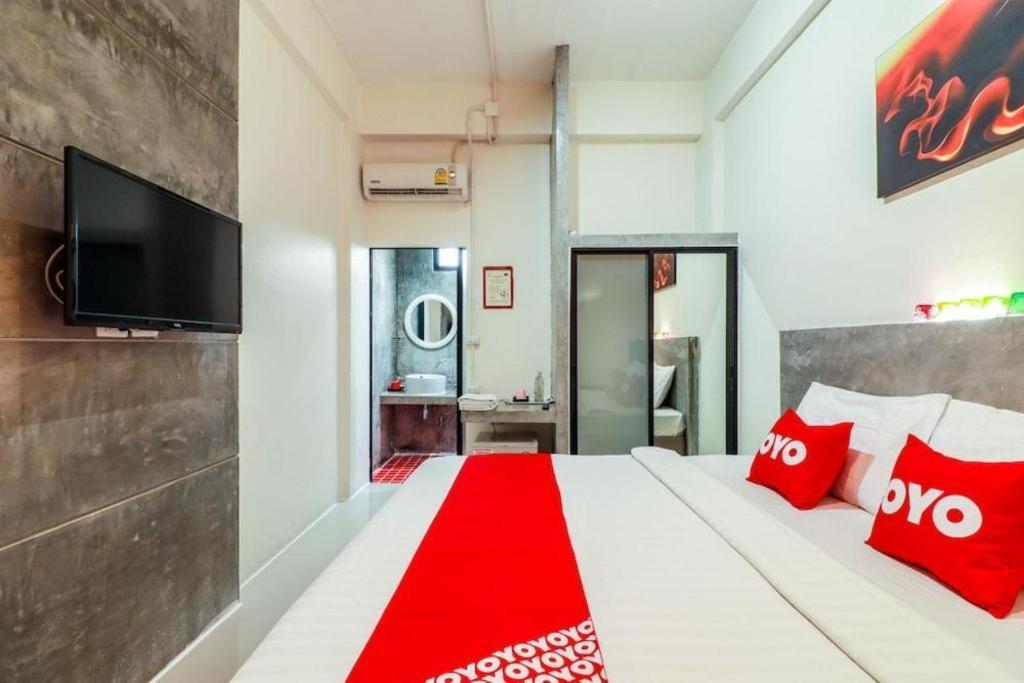 Oyo 412 7 Days Hotel Chiang Mai Buitenkant foto