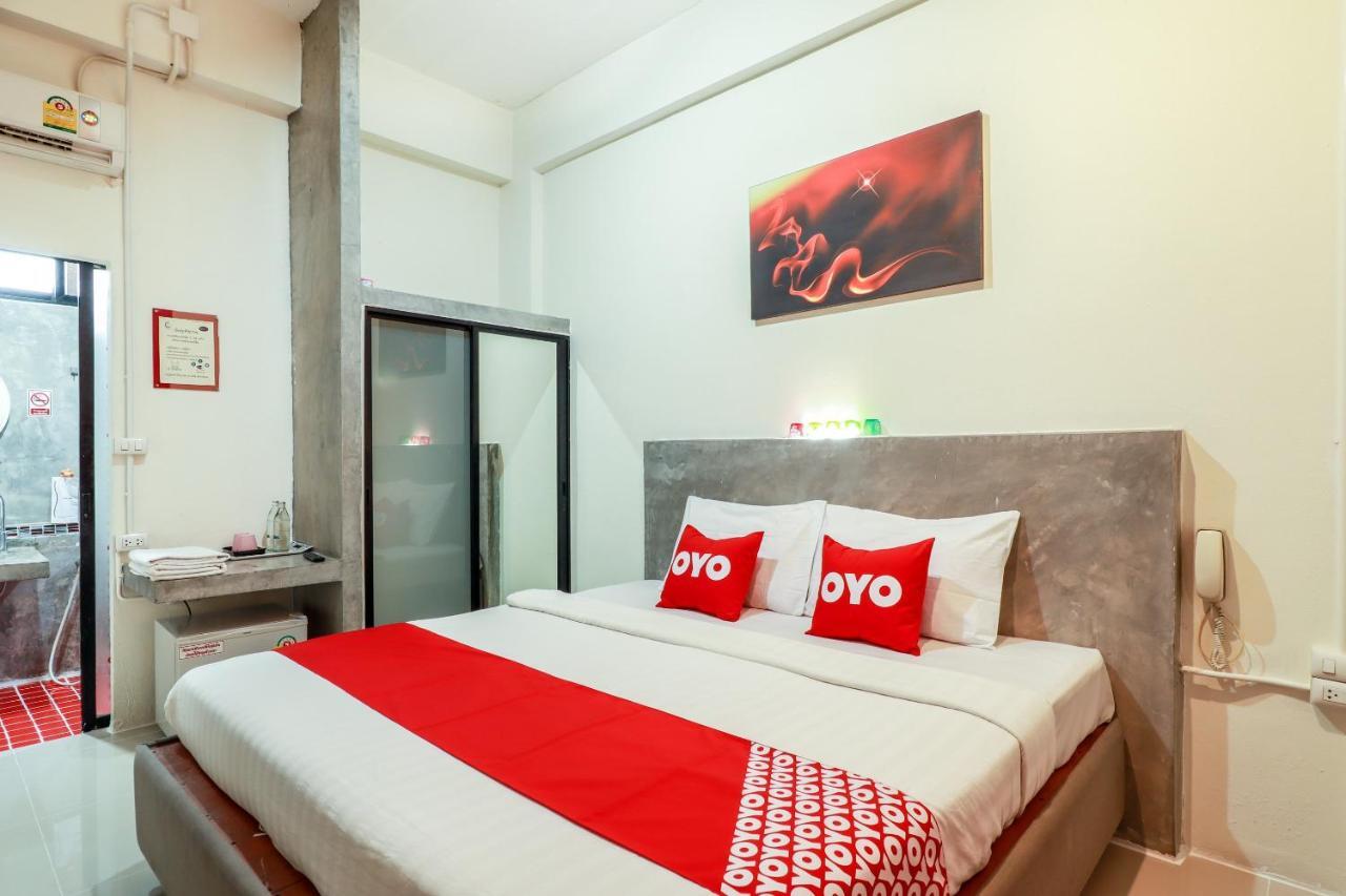 Oyo 412 7 Days Hotel Chiang Mai Buitenkant foto