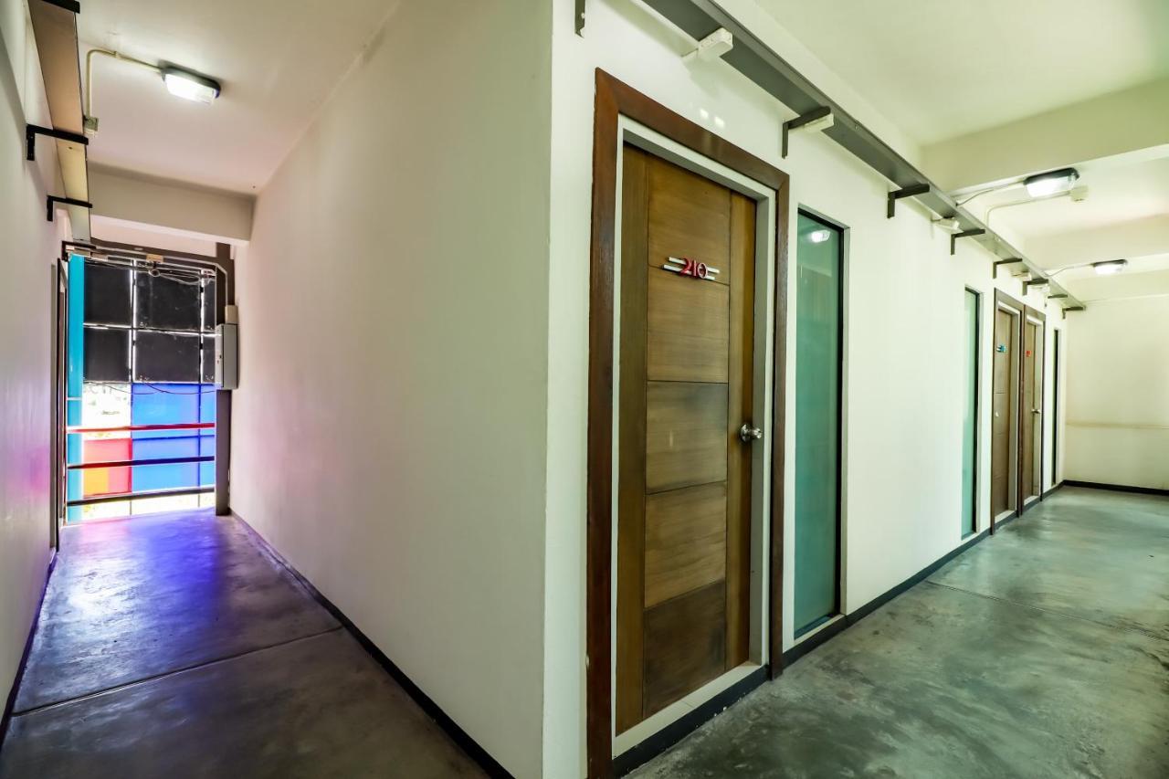 Oyo 412 7 Days Hotel Chiang Mai Buitenkant foto