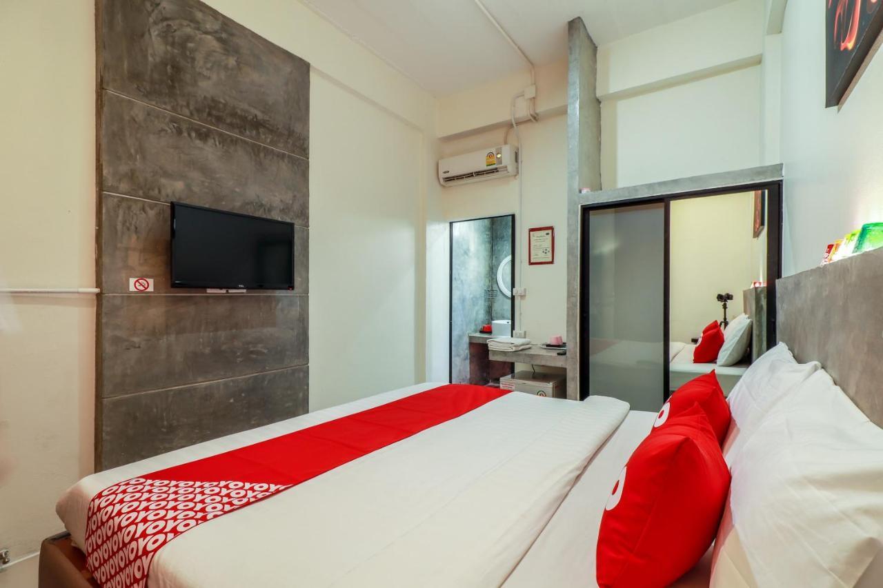 Oyo 412 7 Days Hotel Chiang Mai Buitenkant foto