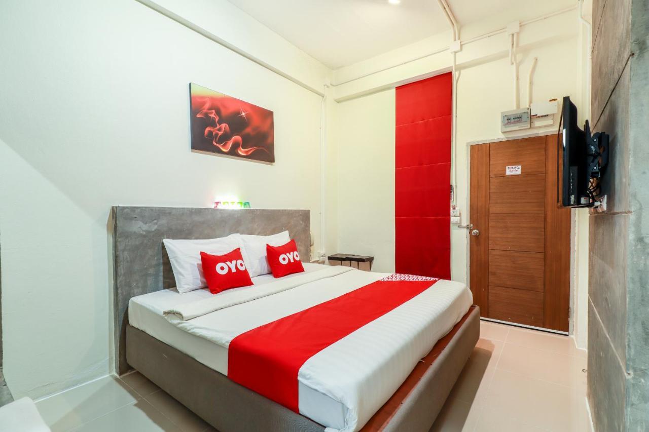 Oyo 412 7 Days Hotel Chiang Mai Buitenkant foto